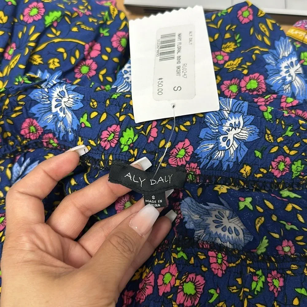 NWT Aly Daly Naxi Skirt Floral Print Navy background, pink/Yellow flower Sz S
